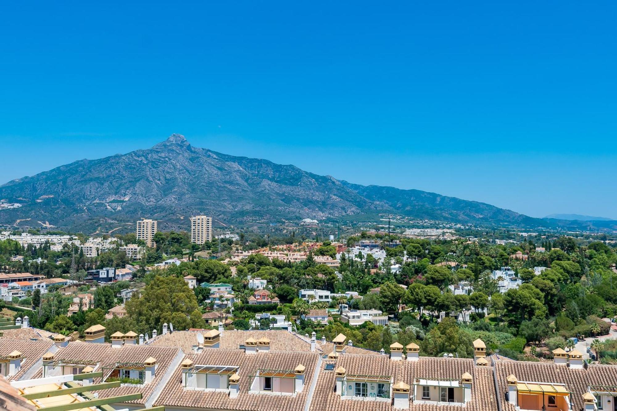 Elegant 2 Bdrm Penthouse With Bbq And Pools Apartamento Marbella Exterior foto